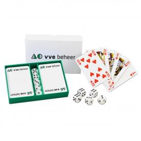 Spelset - karton - 2 sets speelkaarten en 5 dobbelstenen - verpakt in doosje