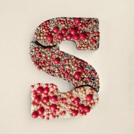 Luxe chocoladeletter S - melk/wit/puur - goud/rood - 240 gram - in geschenkdoos - onbedrukt