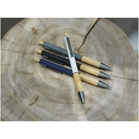 Darius balpen - gerecycled aluminium - blauwe - onderkant houder en drukknop van bamboe