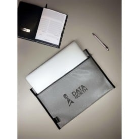 Bobby Laptop Sleeve 15,6 inch laptophoes - geupcycled imitatieleer