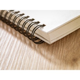 Notitieboek - A5 - gereyclede melkpakken - 70 vellen - gelinieerd - wire-o-binding - penlus