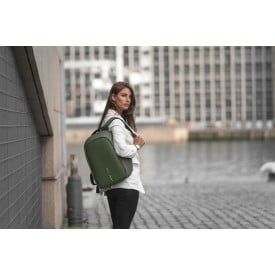 Bobby Hero small rugzak - 10,5L - rPET polyester - USB poort - laptopvak - anti diefstal